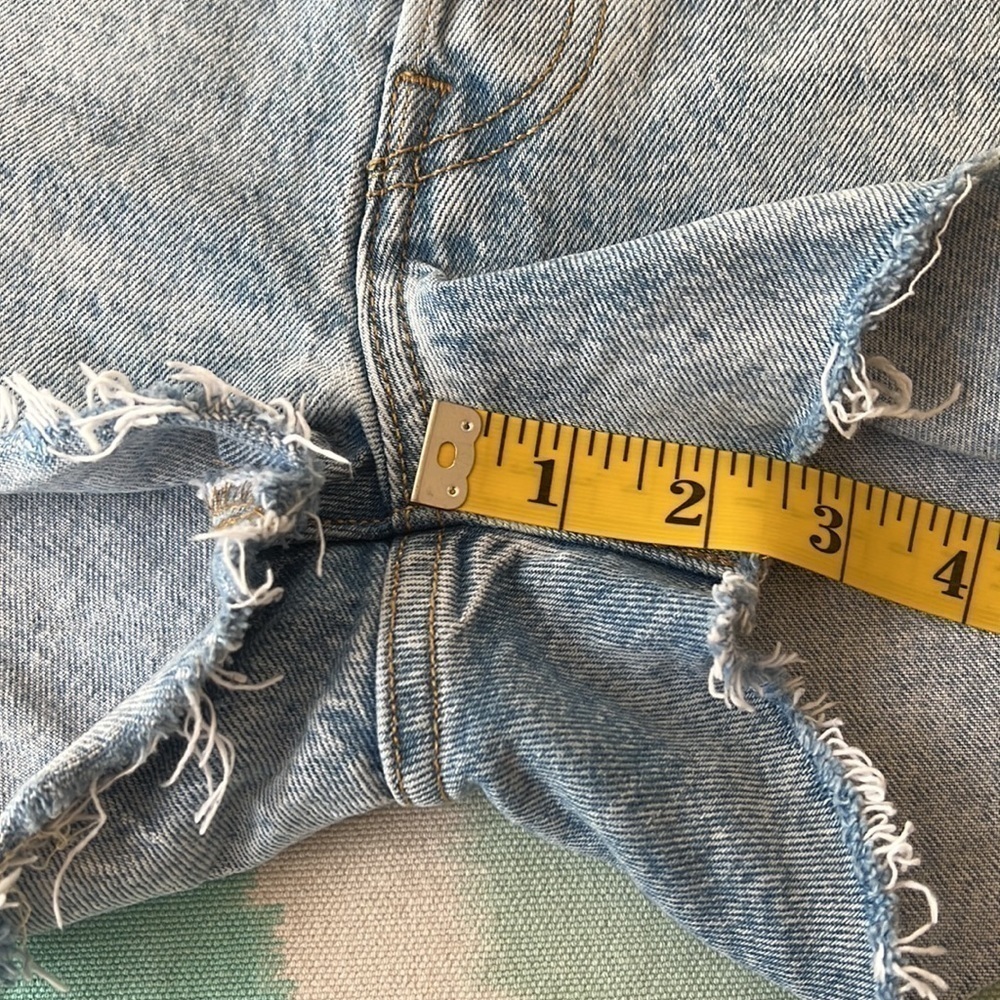 Levi’s 501 High Rise Cut Off Denim Shorts Light Wash Size 30 - Picture 13 of 14